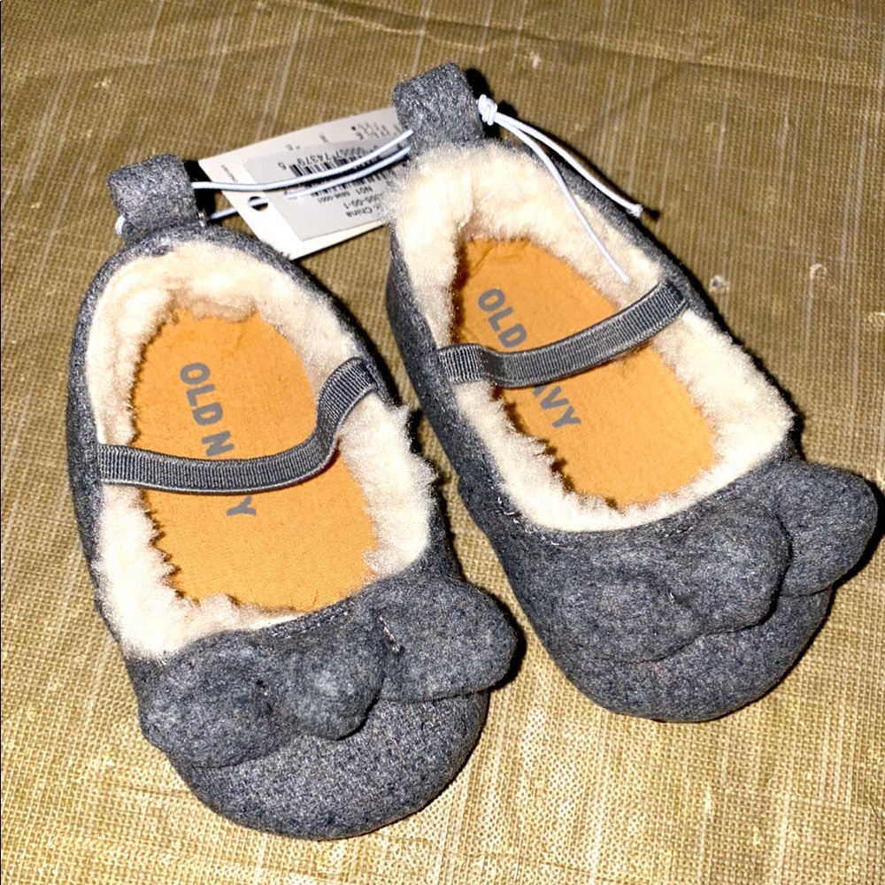Gray Old Navy infant flats☁️Soft on inside 0-3M 🎀